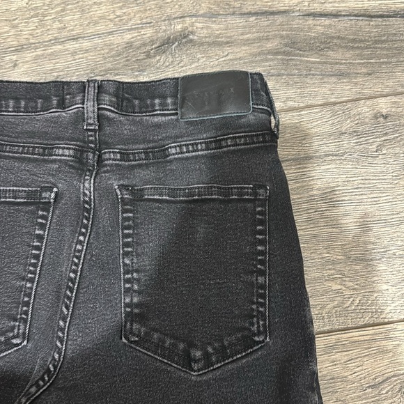 • Everlane • Women’s The High-Rise Skinny Jean
Washed Black  29 Tall - Picture 4 of 5